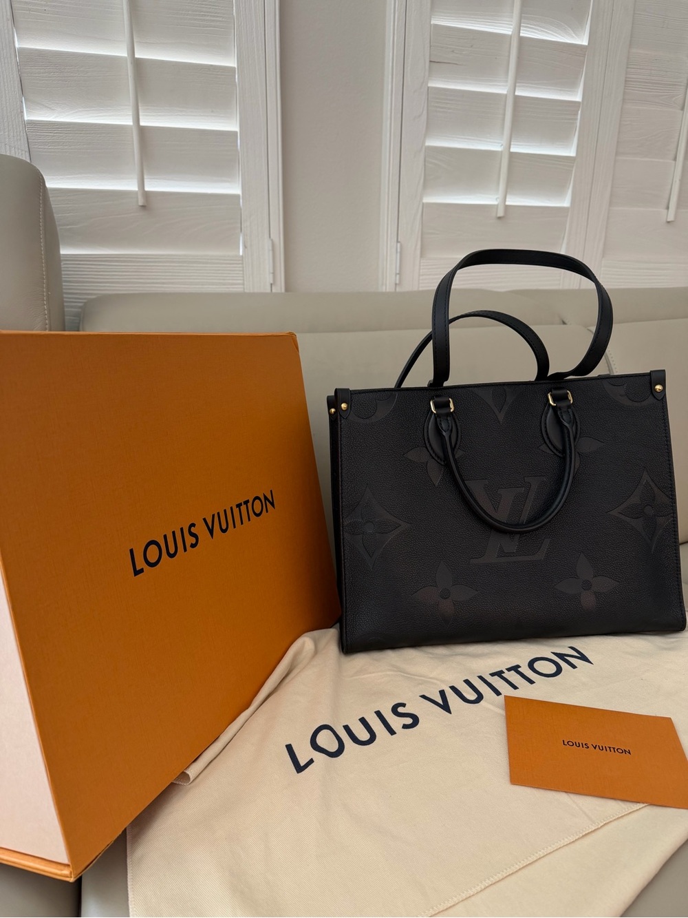 Louis Vuitton Black Monogram tote Bag On The Go MM (medium size) - Picture 2 of 10